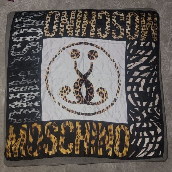 MOSCHINO Women's Silk Animal Printed Large square logo Scarf Size 35x35 - Picture 3 of 10
